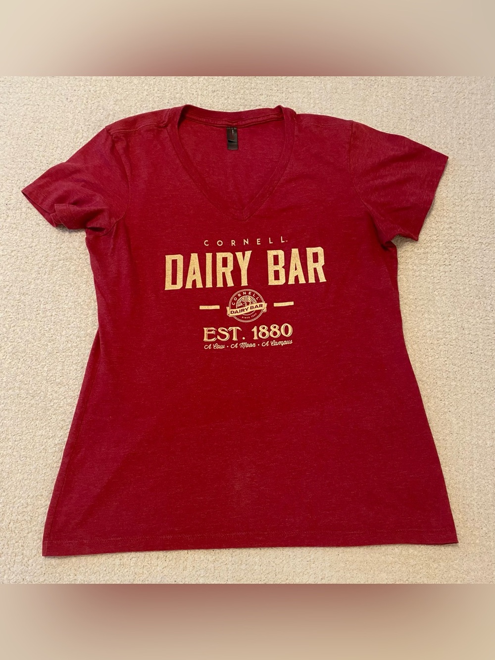 Cornell Dairy Bar Red V-Neck Graphic T-Shirt Size L